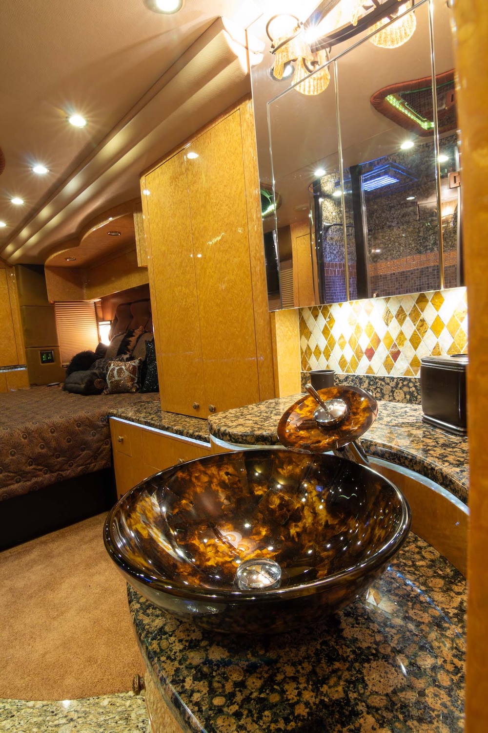 2010 Prevost Millennium H3-45 For Sale