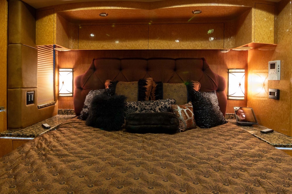 2010 Prevost Millennium H3-45 For Sale