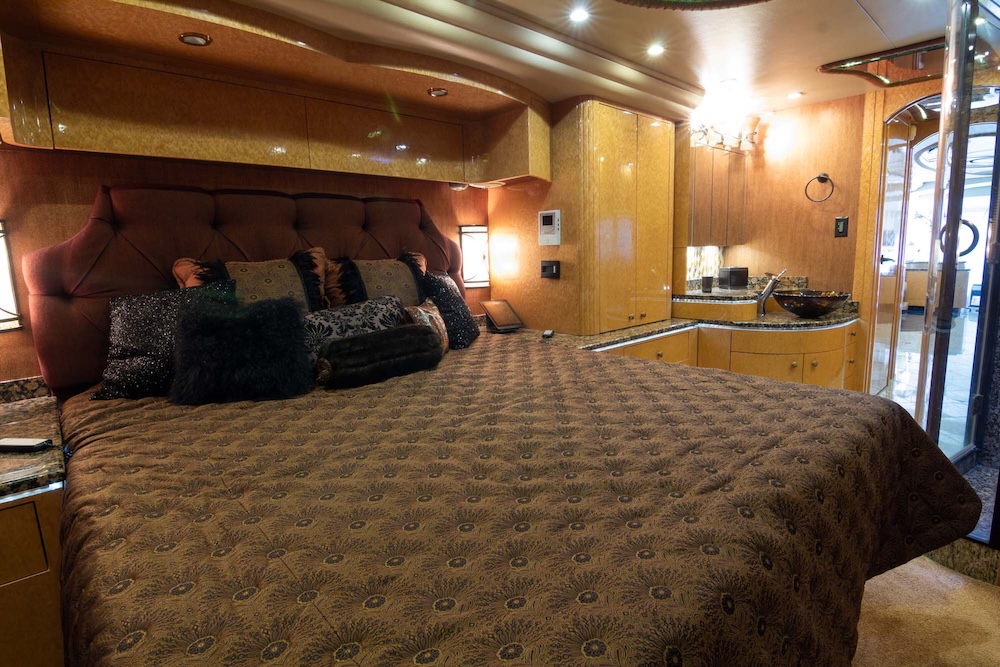 2010 Prevost Millennium H3-45 For Sale