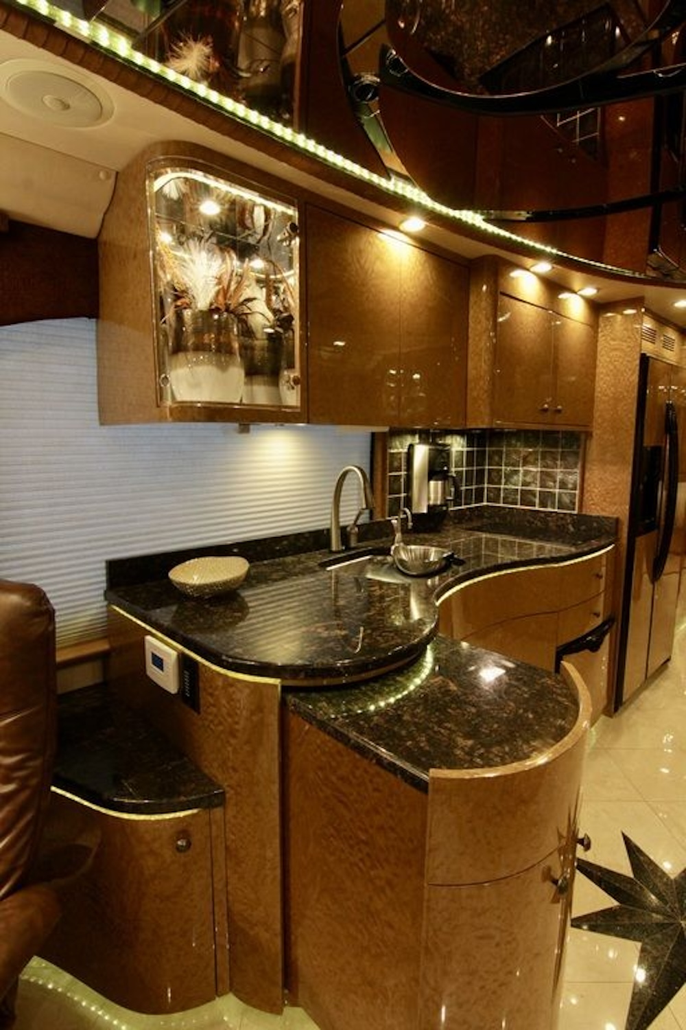 2010 Prevost Millennium H3-45 For Sale