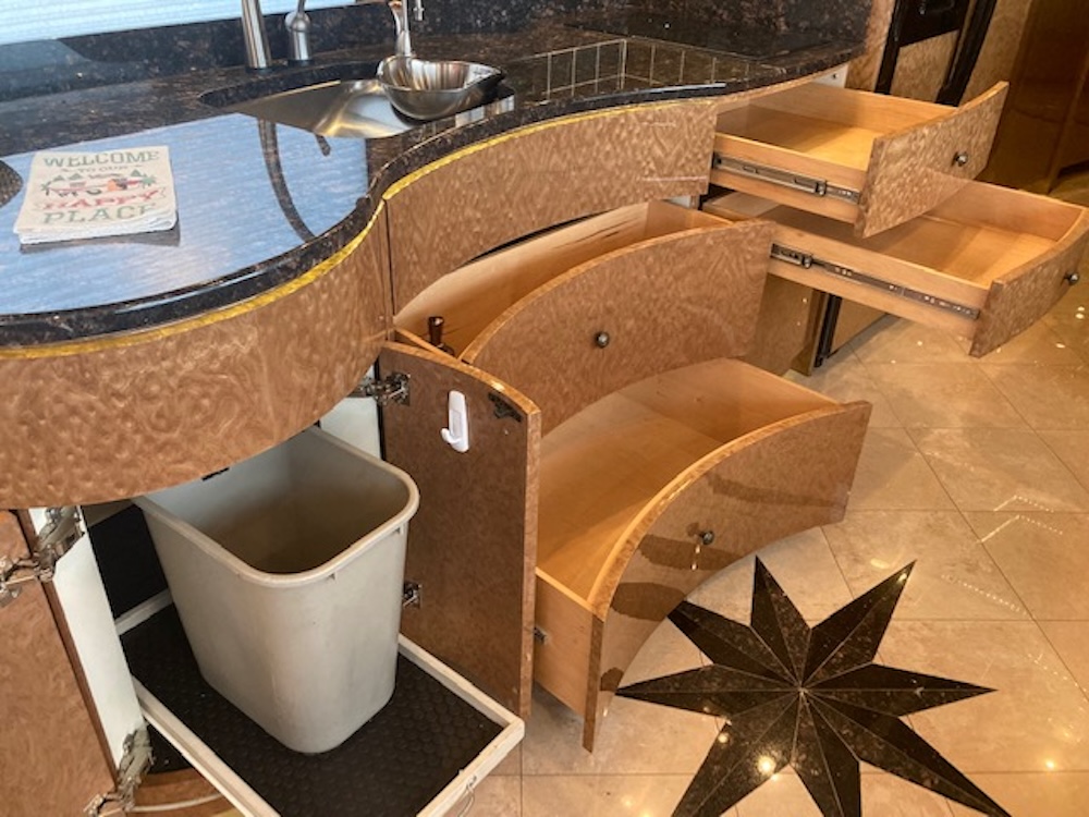 2010 Prevost Millennium H3-45 For Sale