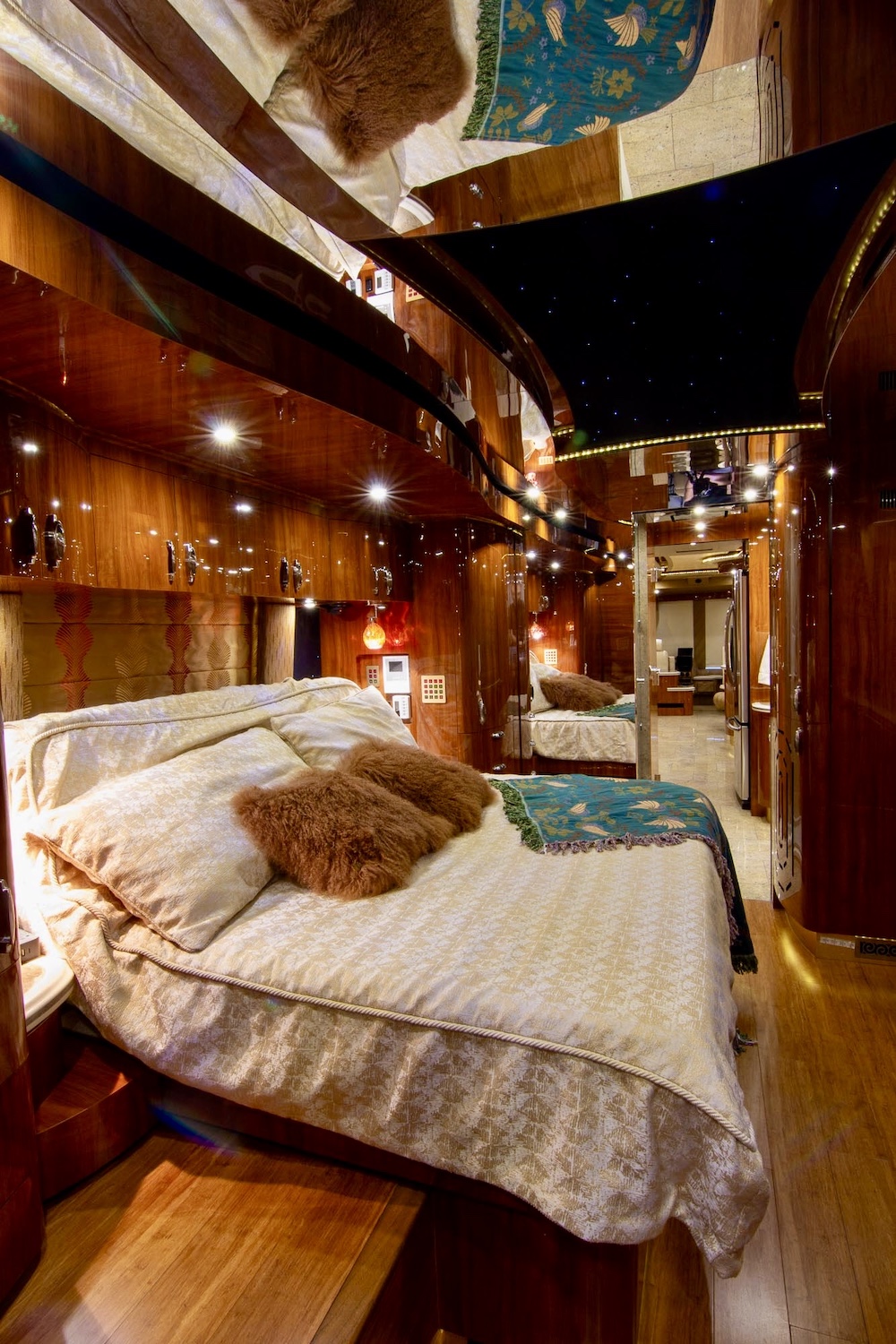 2010 Prevost Parliament XLII For Sale