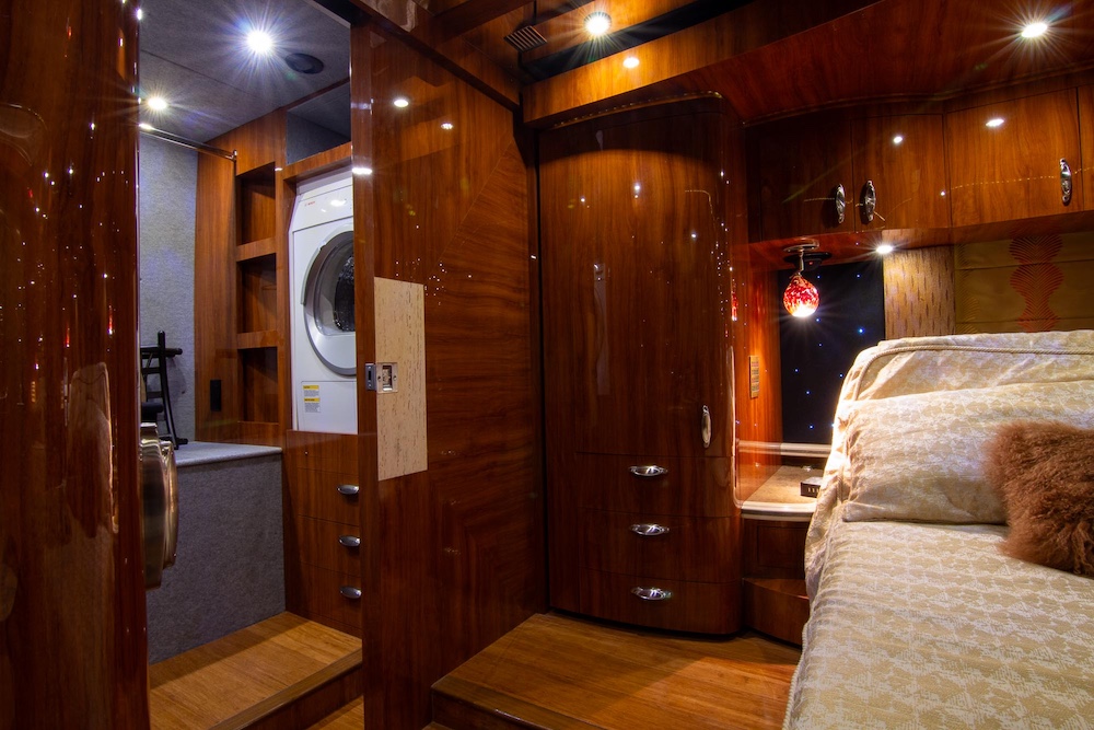 2010 Prevost Parliament XLII For Sale