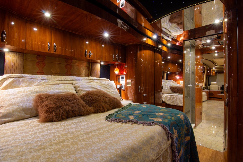 2010 Prevost Parliament XLII For Sale
