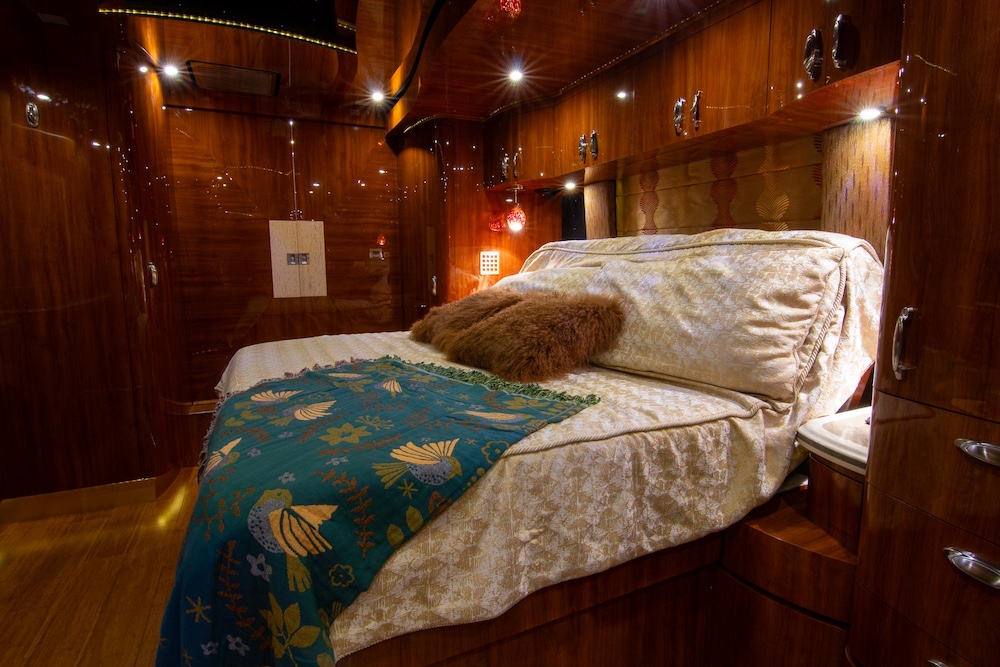 2010 Prevost Parliament XLII For Sale