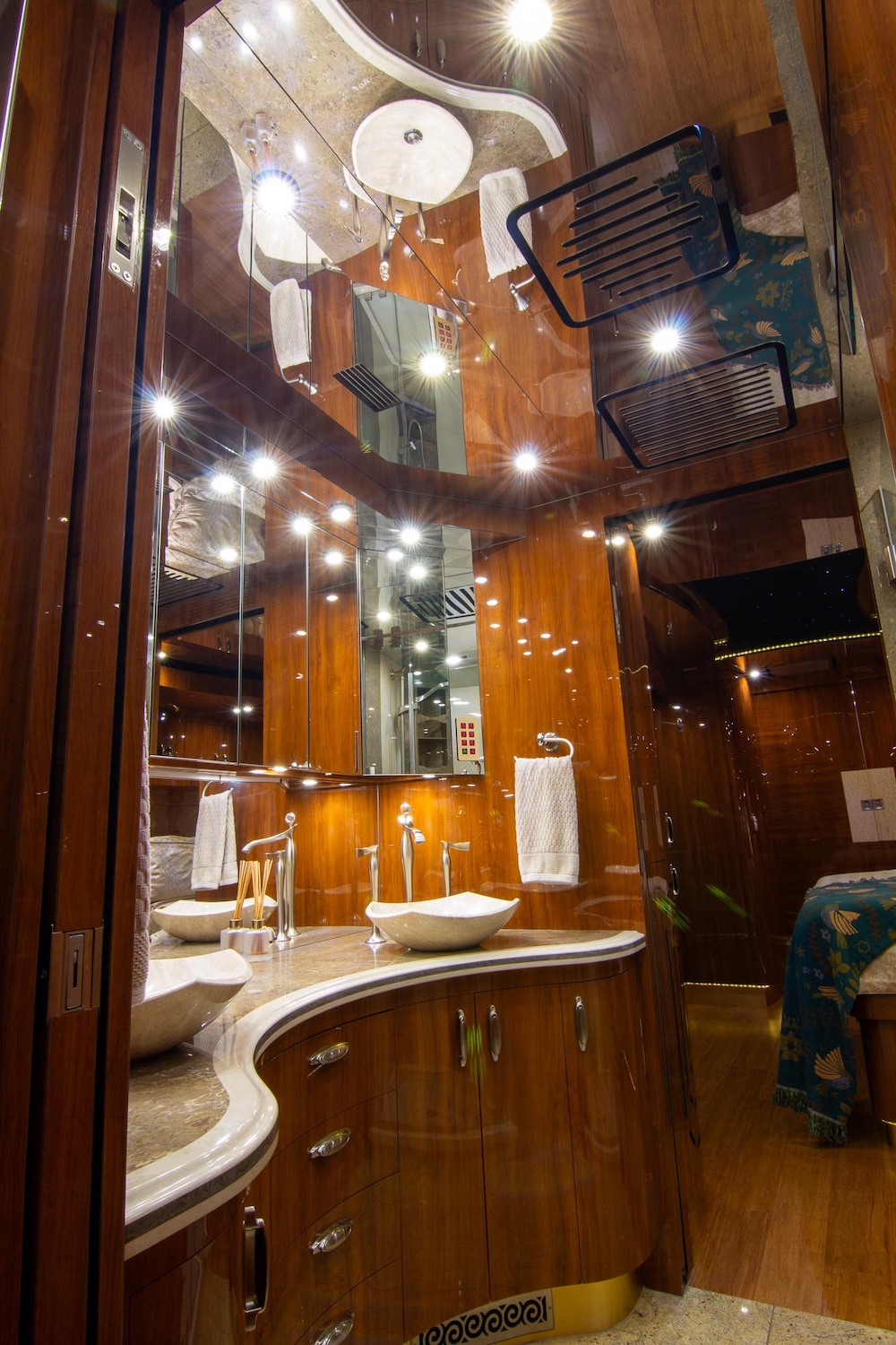 2010 Prevost Parliament XLII For Sale