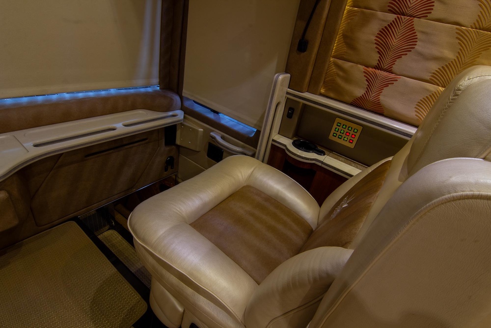 2010 Prevost Parliament XLII For Sale