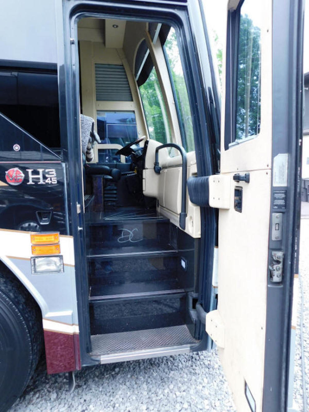 2010 Prevost  H3-45 For Sale