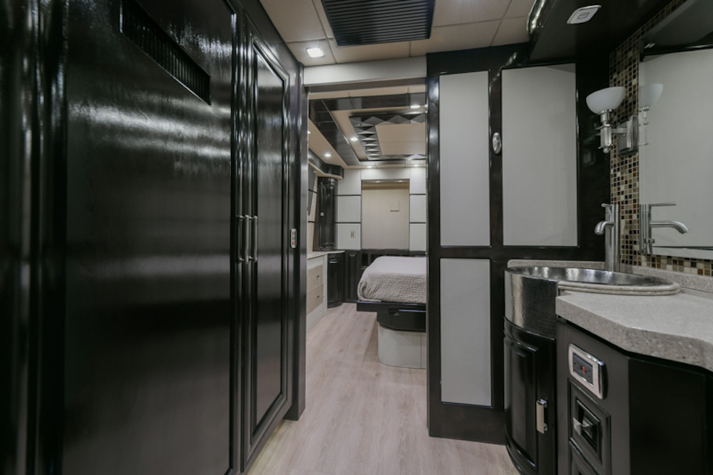 2011 Prevost Outlaw H3-45 For Sale