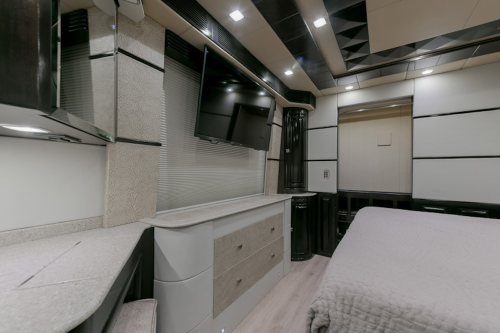 2011 Prevost Outlaw H3-45 For Sale