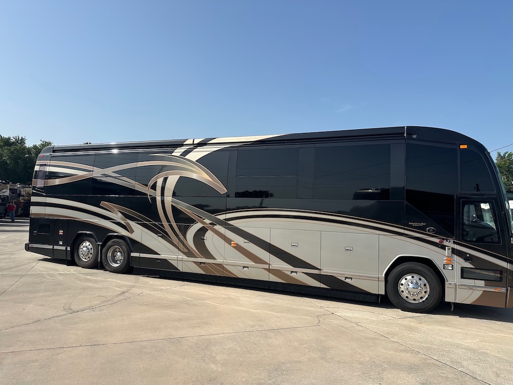 2012 Prevost Featherlite H3-45 For Sale