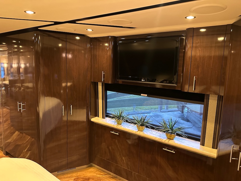 2012 Prevost Featherlite H3-45 For Sale