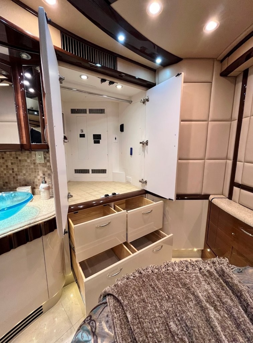 2013 Prevost Liberty H3-45 For Sale