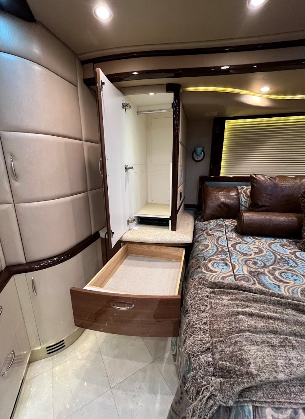 2013 Prevost Liberty H3-45 For Sale