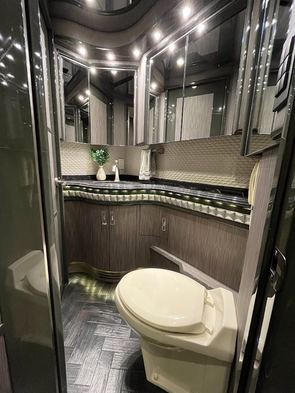 2014 Prevost Liberty H3-45 For Sale