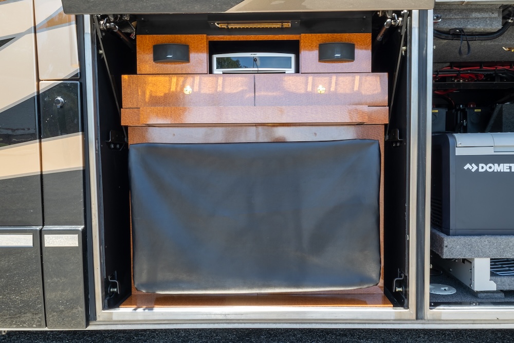 2014 Prevost Millennium H3-45 For Sale