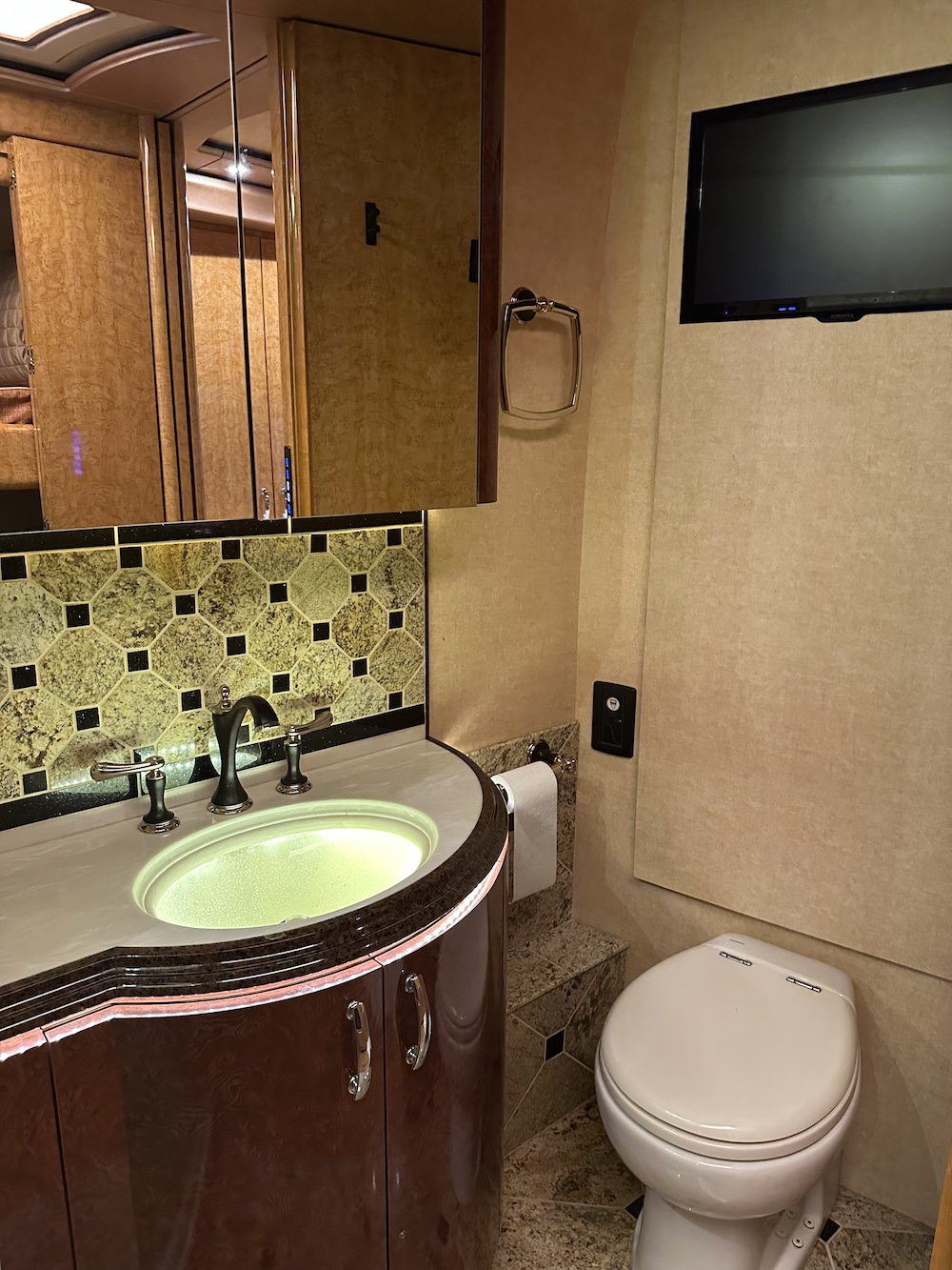 2015 Prevost Marathon X3 For Sale