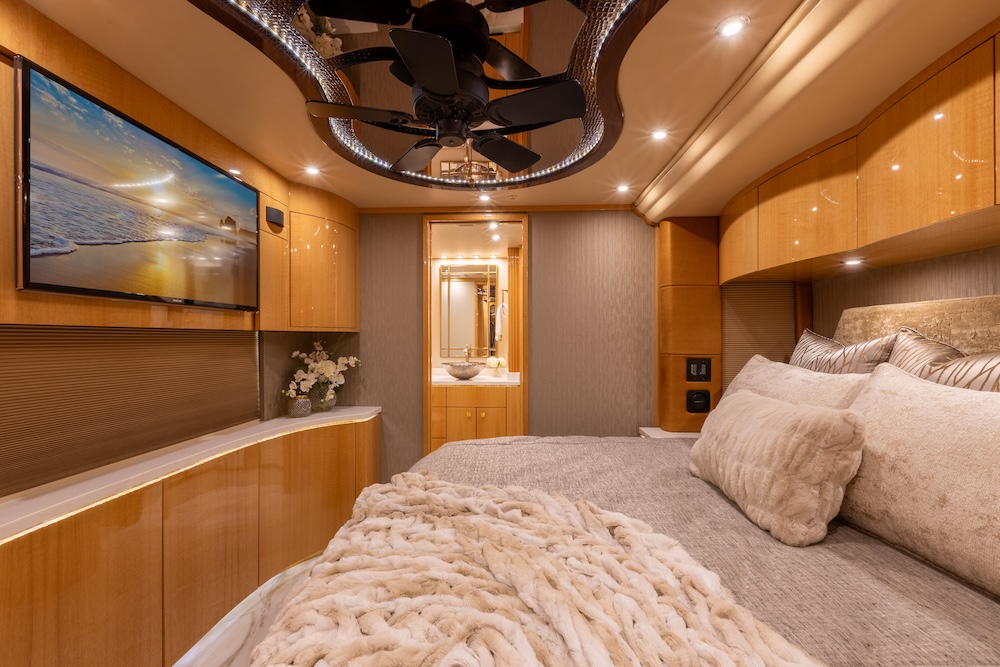 2015 Prevost Millennium  H3-45 For Sale