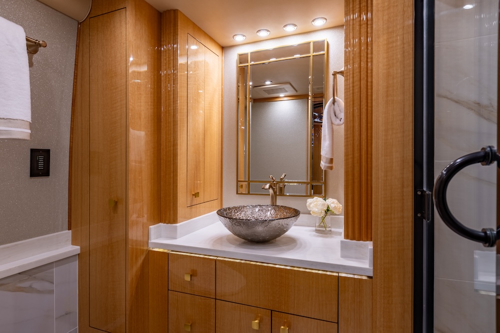 2015 Prevost Millennium  H3-45 For Sale