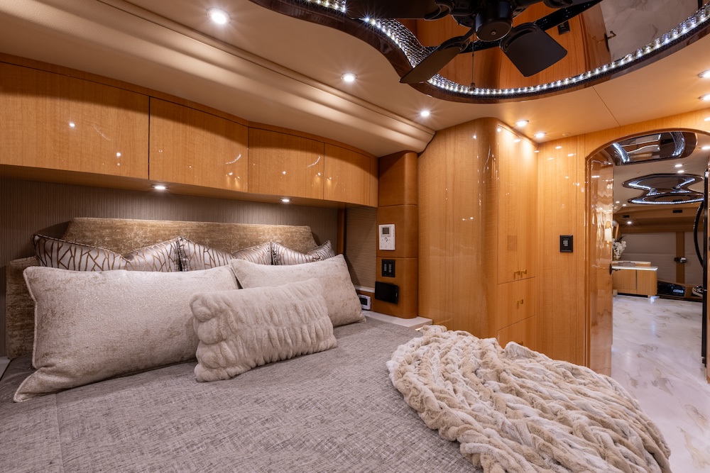2015 Prevost Millennium  H3-45 For Sale