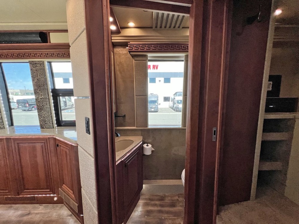 2016 Prevost Emerald X3 For Sale