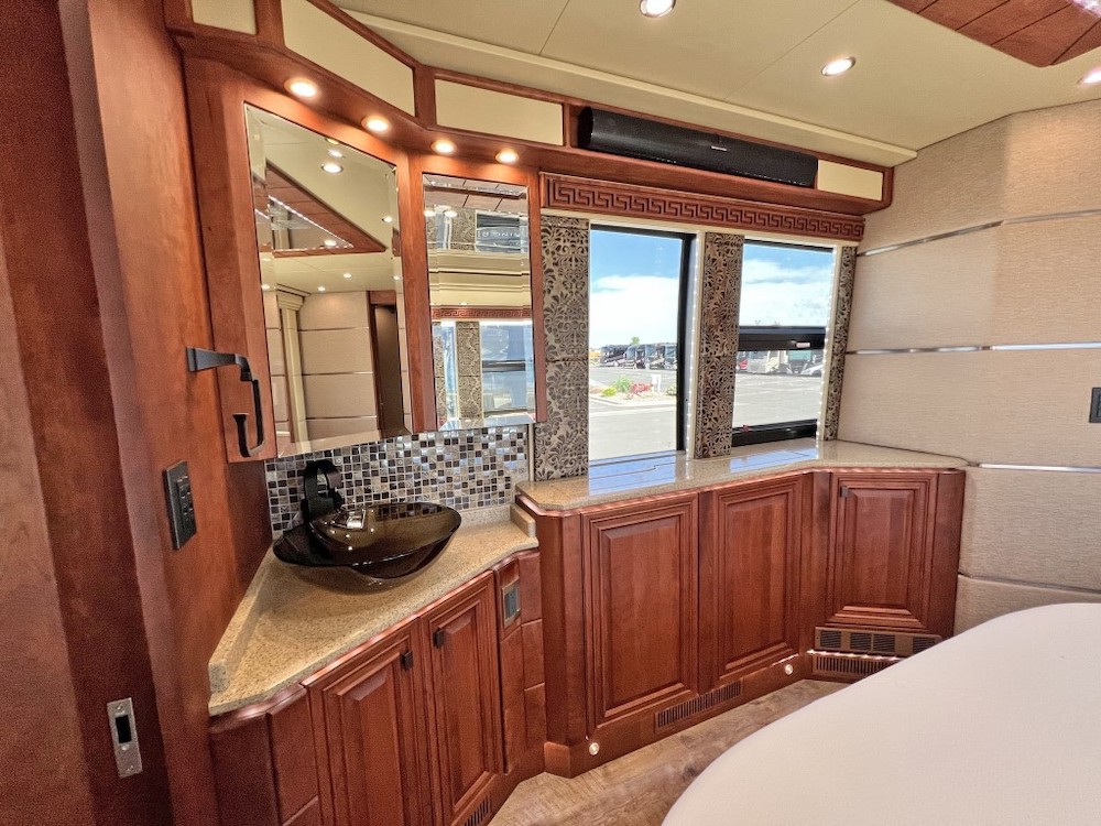 2016 Prevost Emerald X3 For Sale