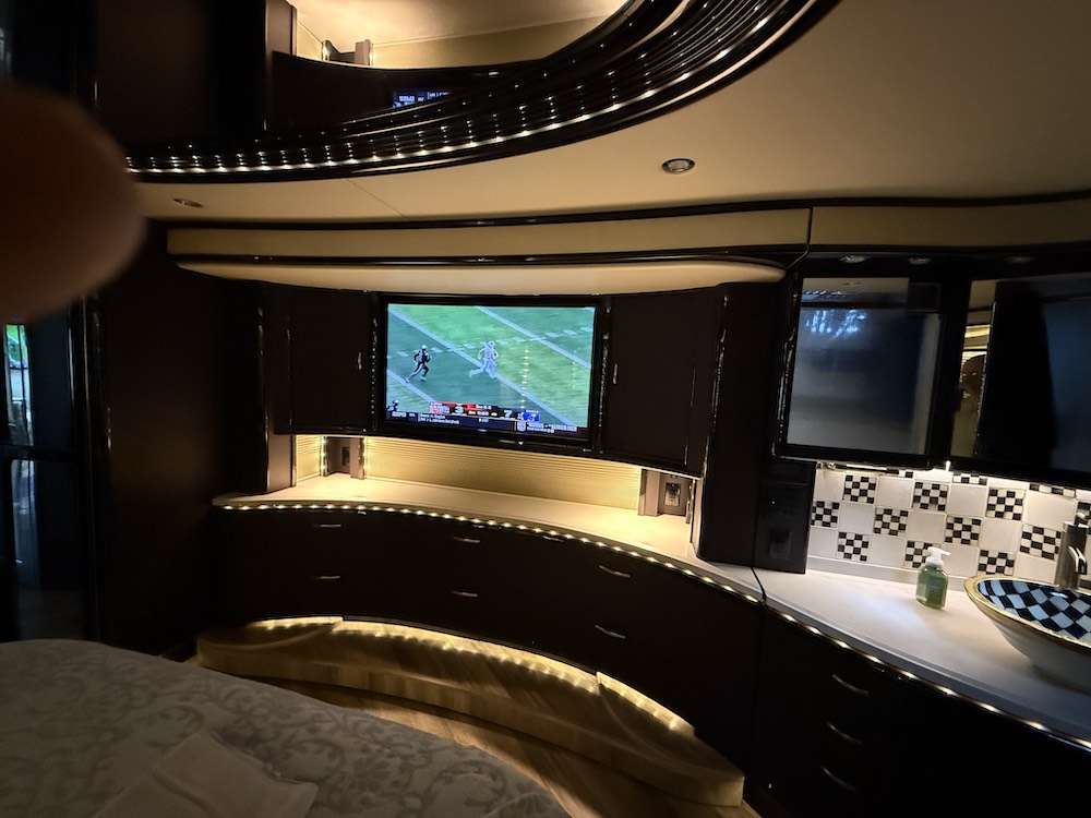 2016 Prevost Liberty H3-45 For Sale