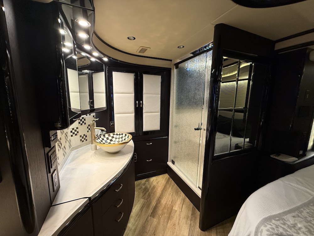 2016 Prevost Liberty H3-45 For Sale