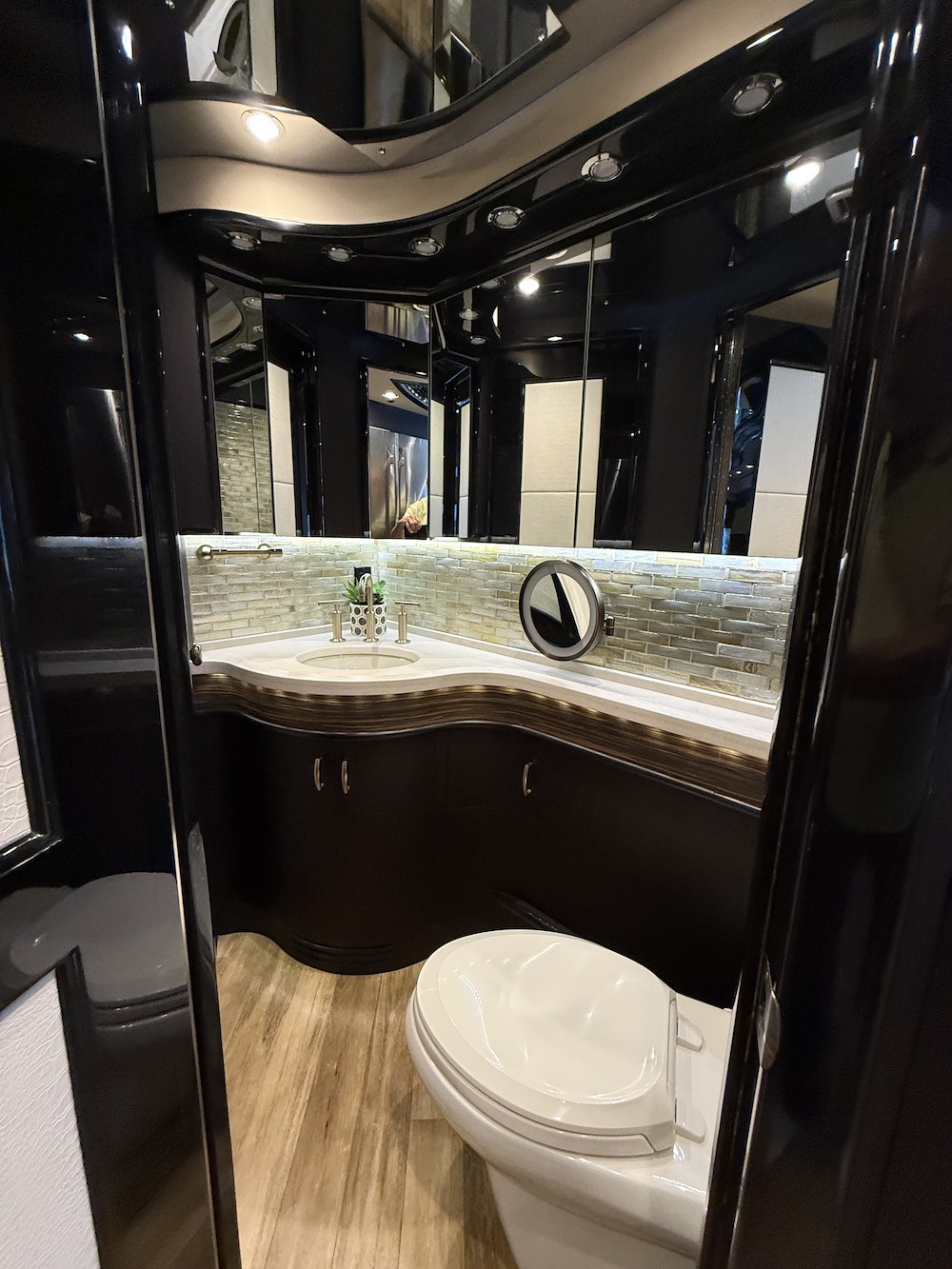 2016 Prevost Liberty H3-45 For Sale