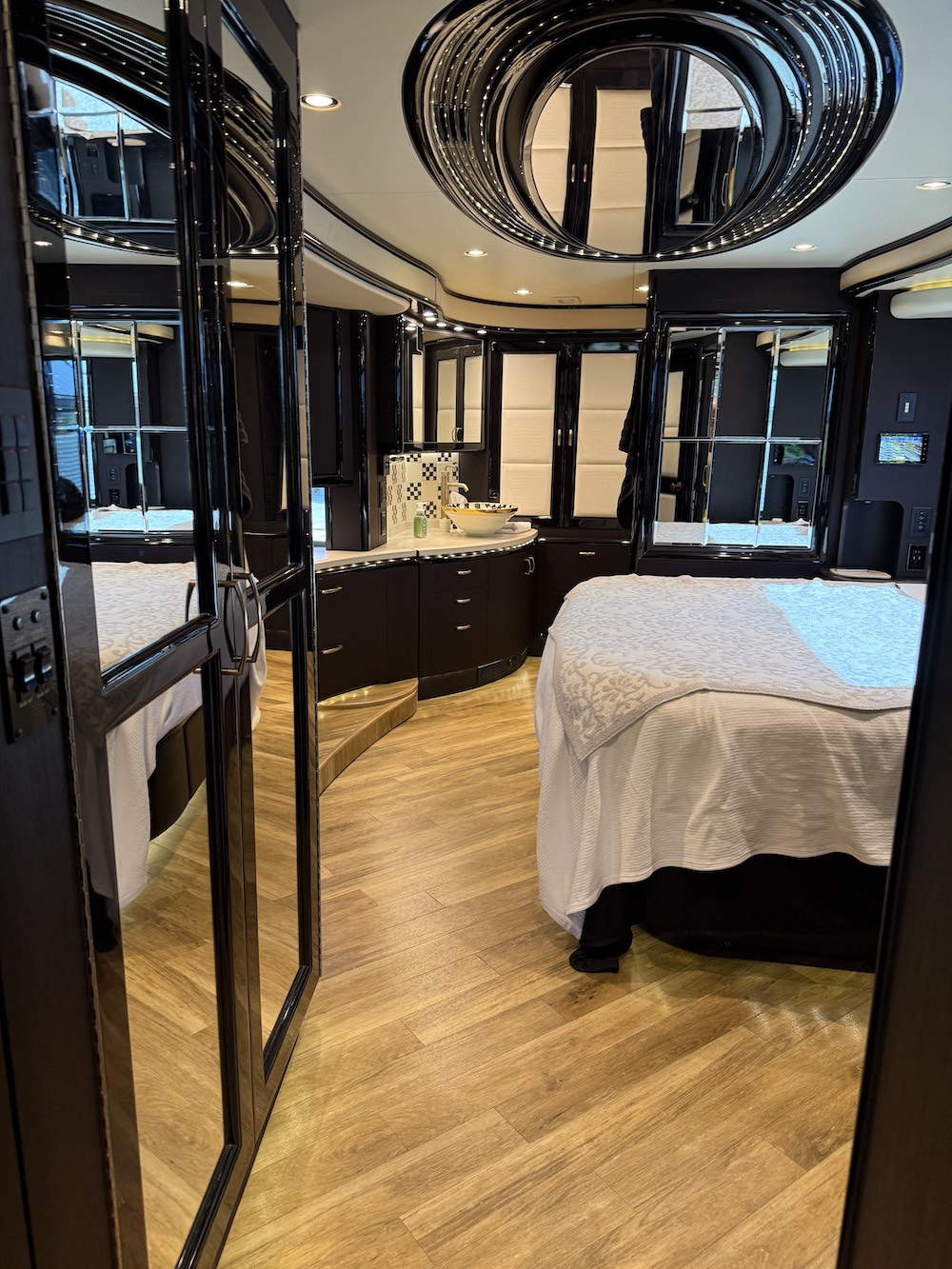 2016 Prevost Liberty H3-45 For Sale