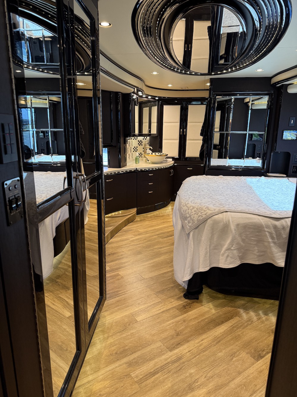 2016 Prevost Liberty H3-45 For Sale