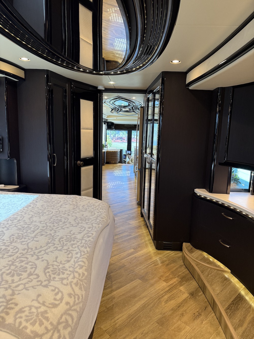 2016 Prevost Liberty H3-45 For Sale