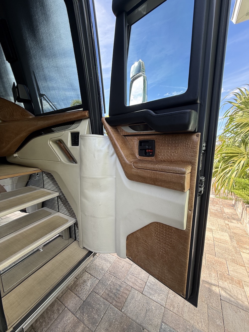 2016 Prevost Liberty H3-45 For Sale
