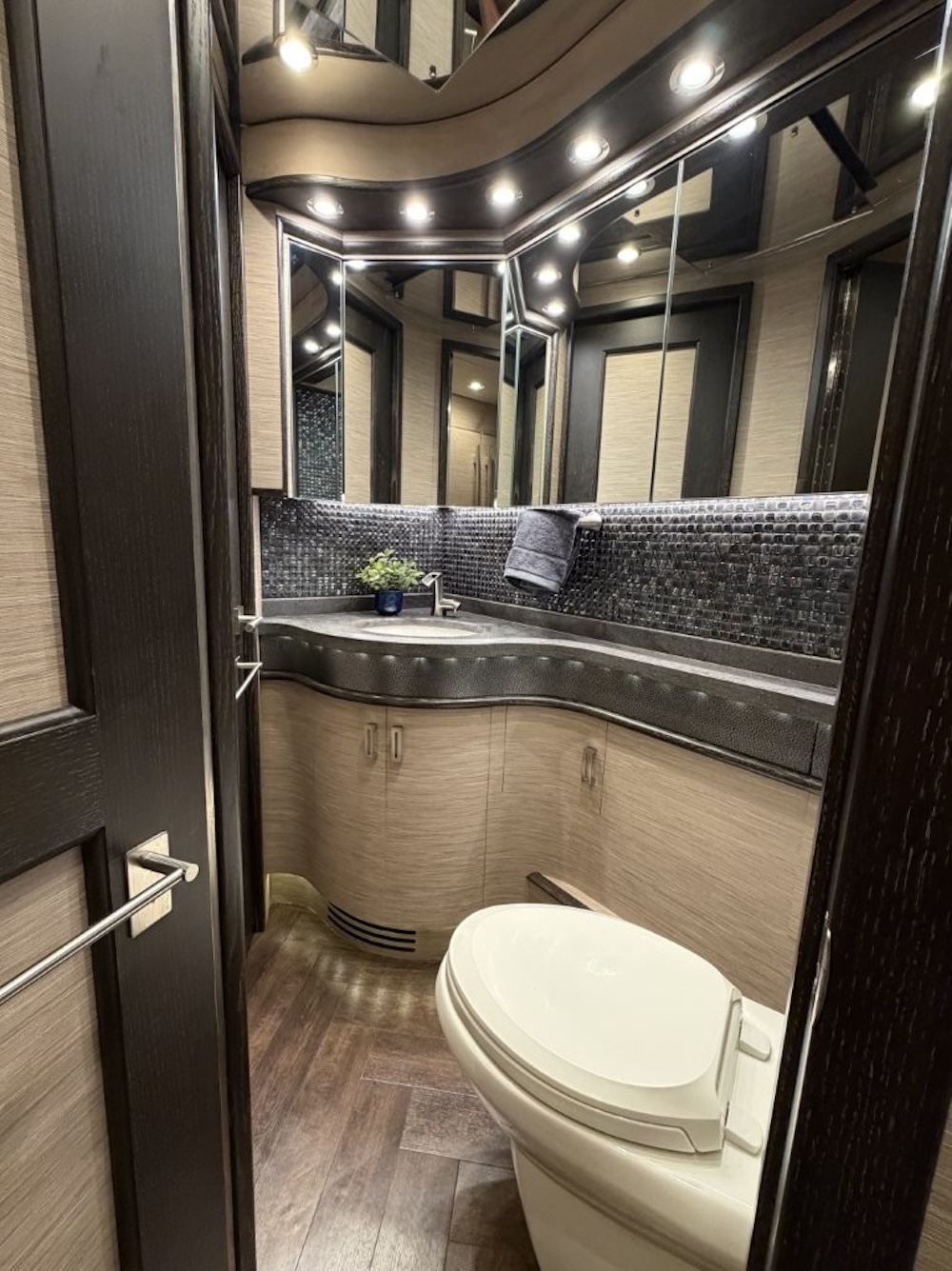 2016 Prevost Liberty H3-45 For Sale