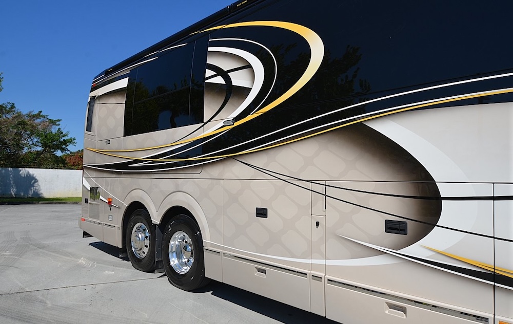 2016 Prevost  H3-45 For Sale