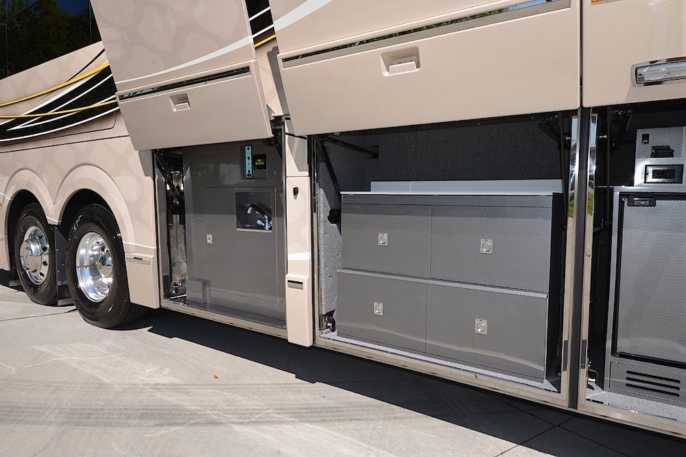 2016 Prevost  H3-45 For Sale
