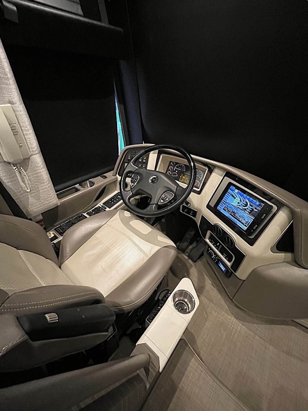 2016 Prevost  H3-45 For Sale