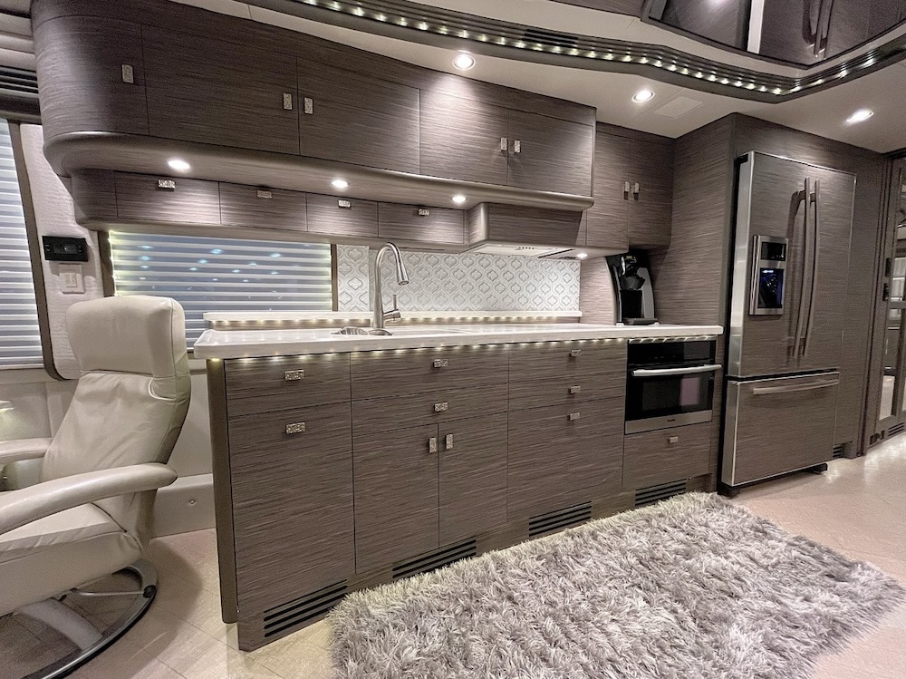 2016 Prevost  H3-45 For Sale