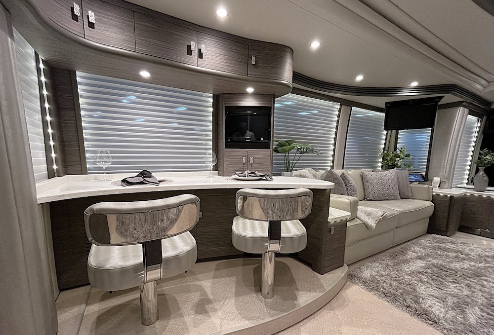 2016 Prevost  H3-45 For Sale