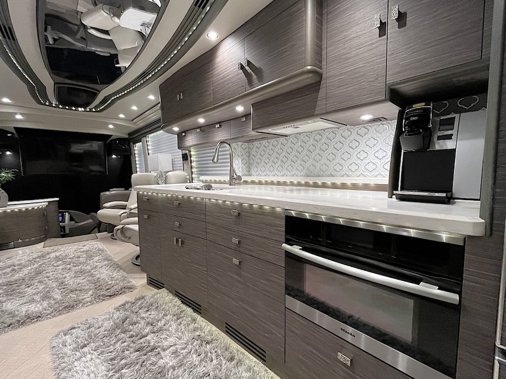 2016 Prevost  H3-45 For Sale