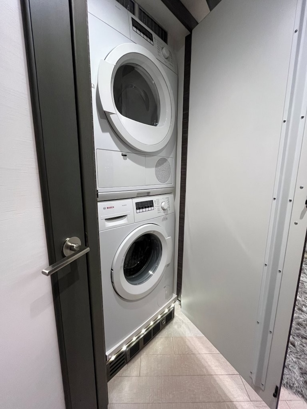 2016 Prevost  H3-45 For Sale