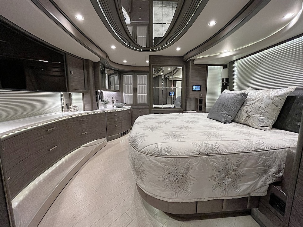 2016 Prevost  H3-45 For Sale