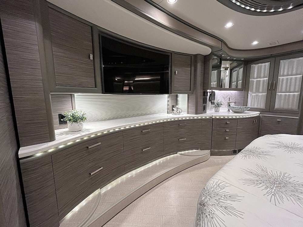 2016 Prevost  H3-45 For Sale