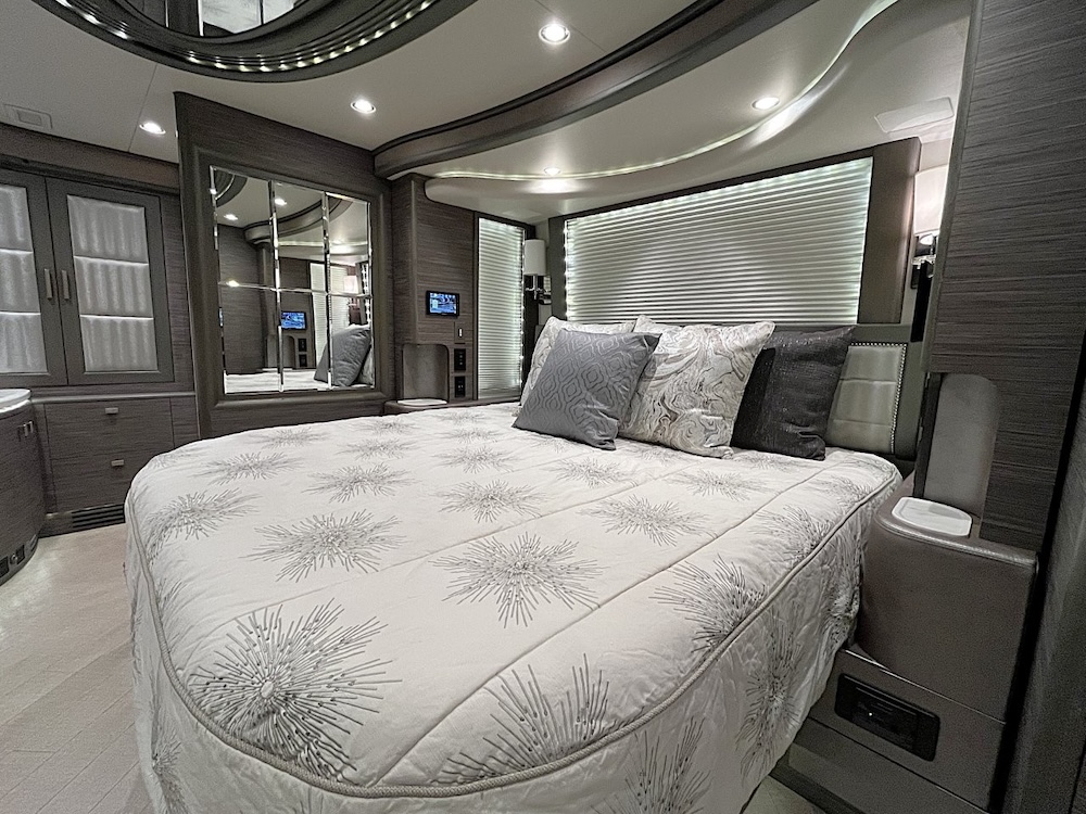 2016 Prevost  H3-45 For Sale