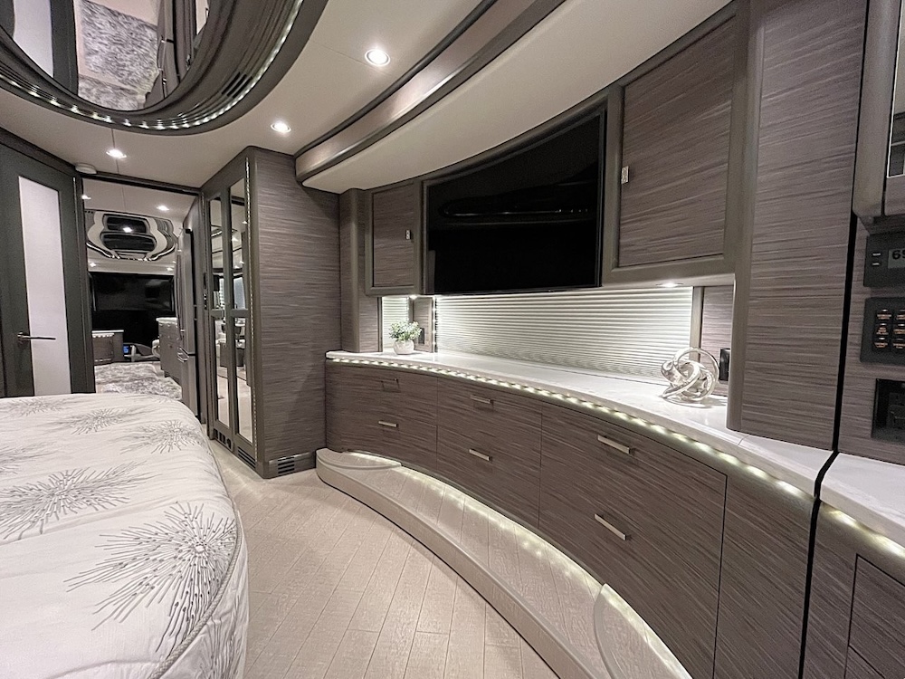 2016 Prevost  H3-45 For Sale