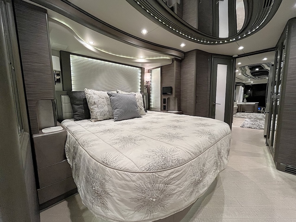 2016 Prevost  H3-45 For Sale