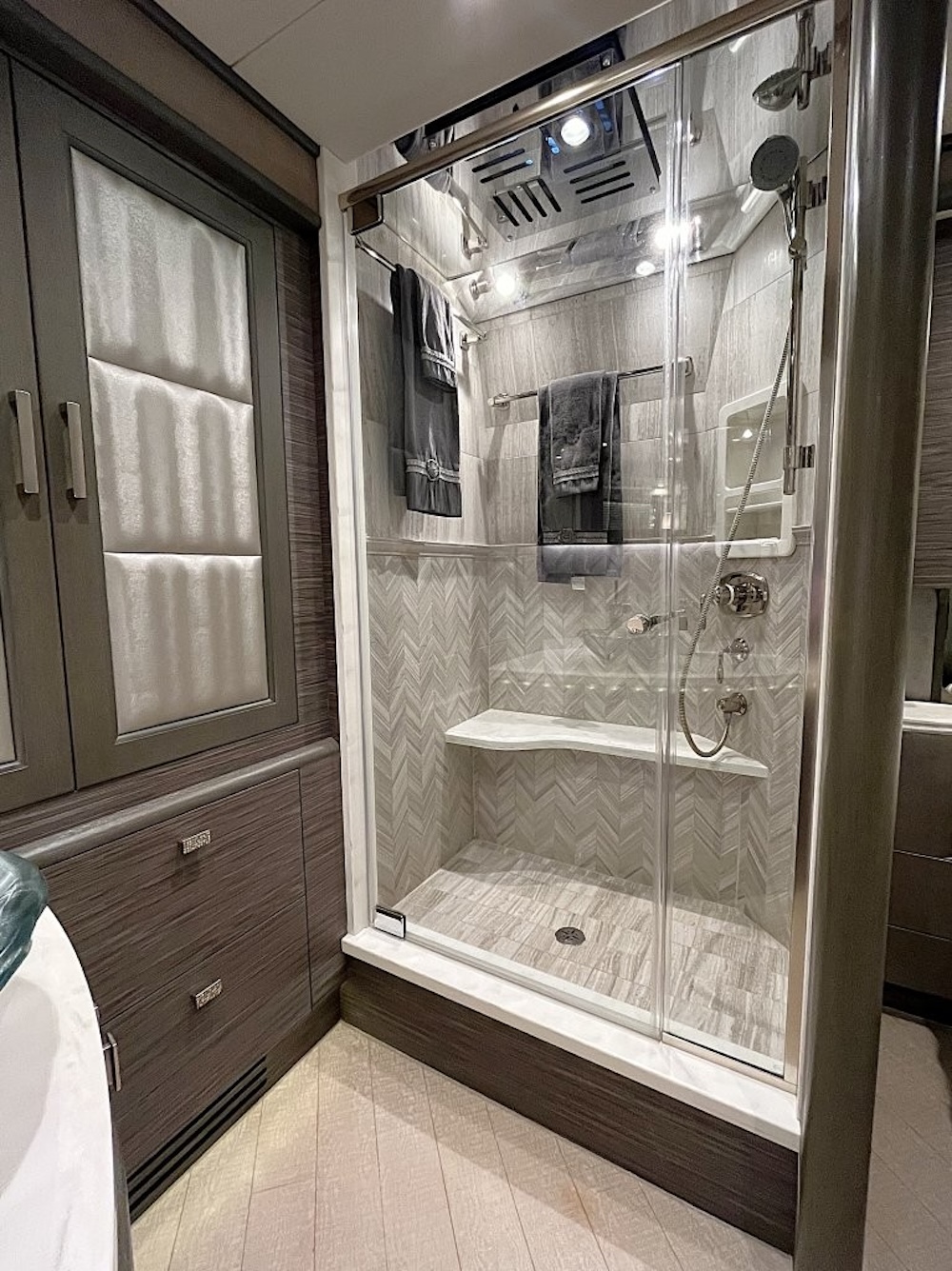 2016 Prevost  H3-45 For Sale