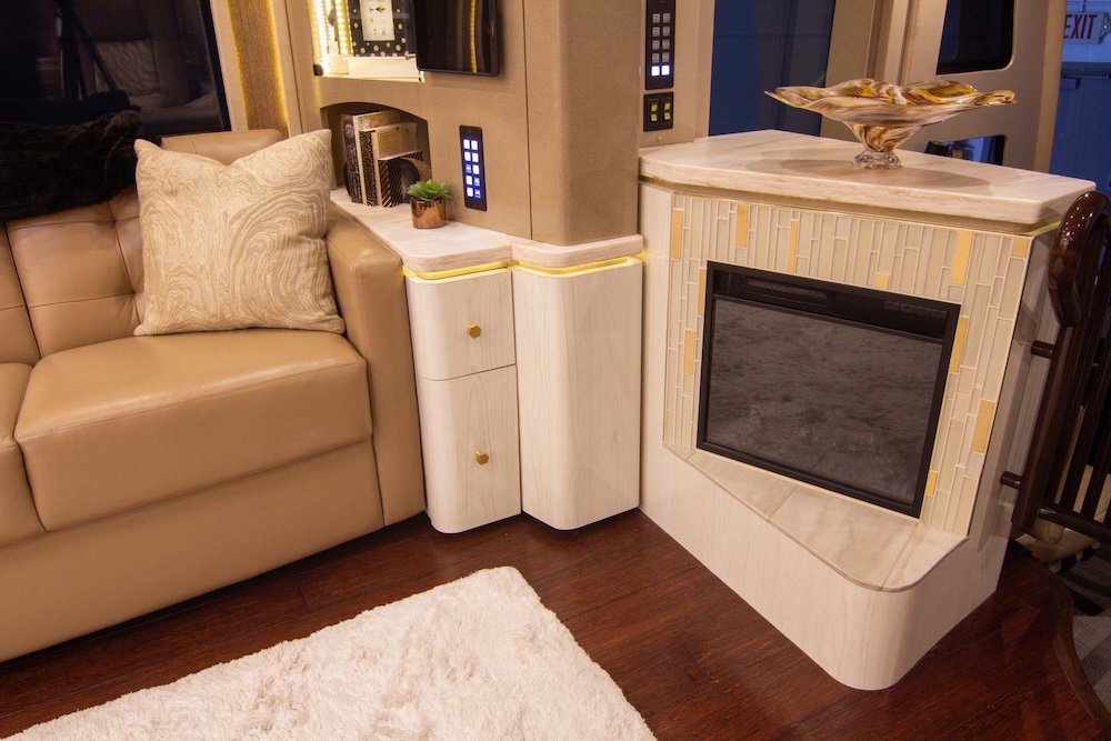 2016 Prevost  Marathon H3-45 For Sale