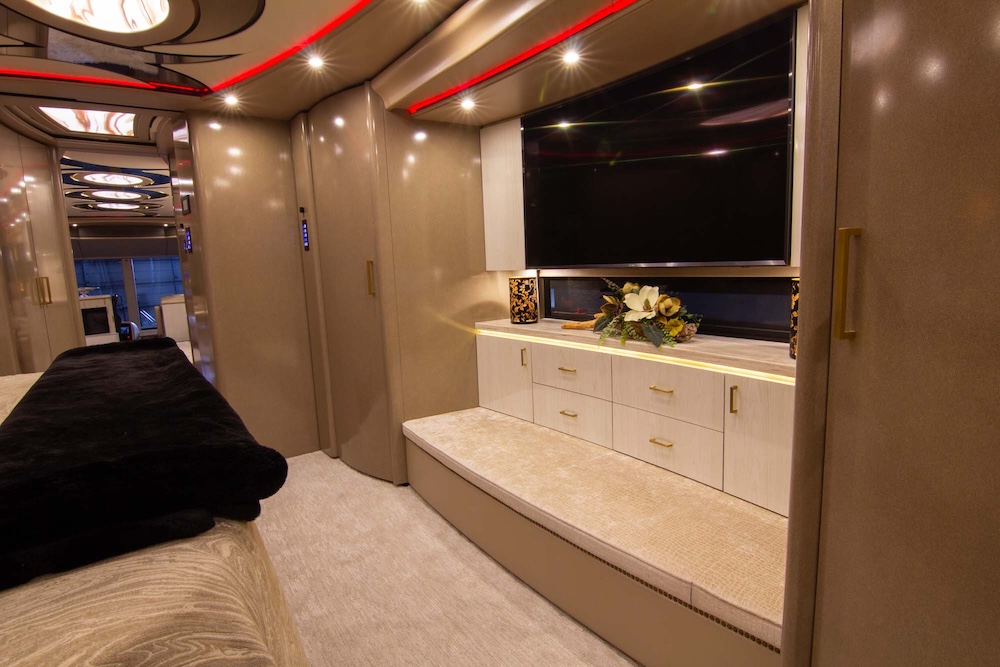 2016 Prevost  Marathon H3-45 For Sale