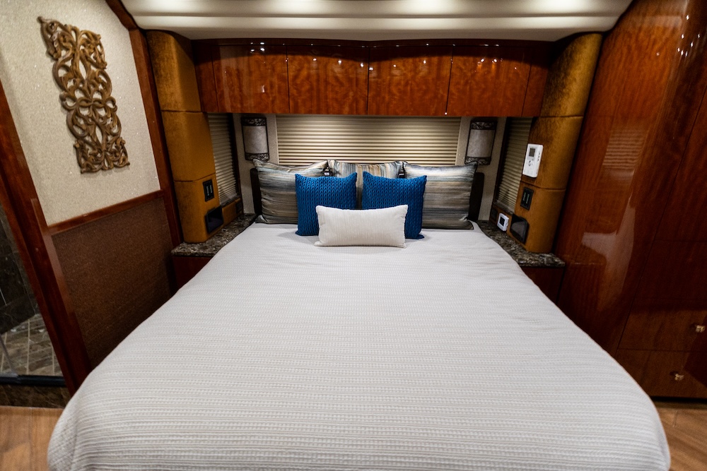 2016 Prevost Millennium H3-45 For Sale